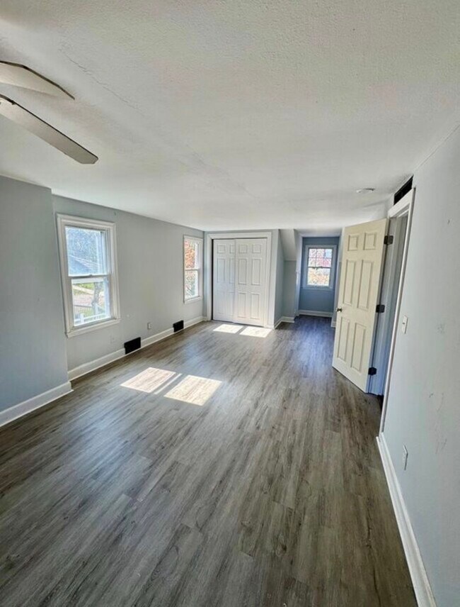 Building Photo - Sturges