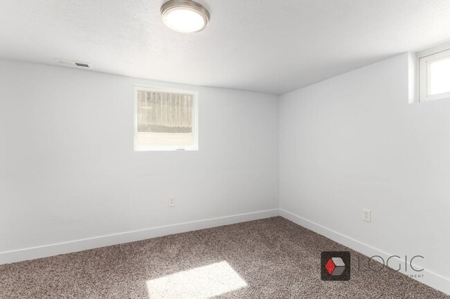 Building Photo - 195 N 100 W