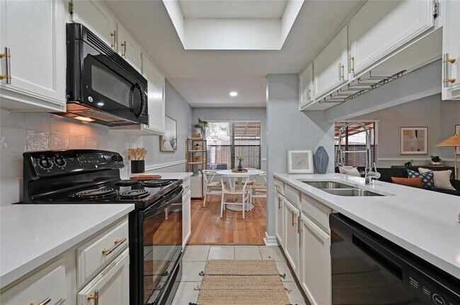 Building Photo - 512 Eberhart Ln