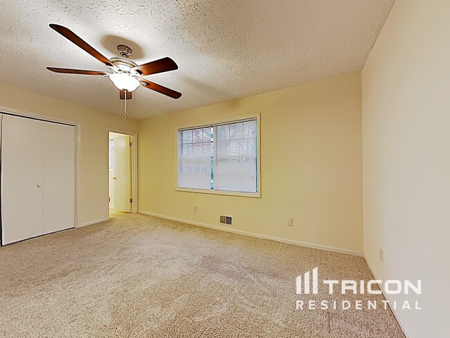 Building Photo - 5009 Melanie Dr