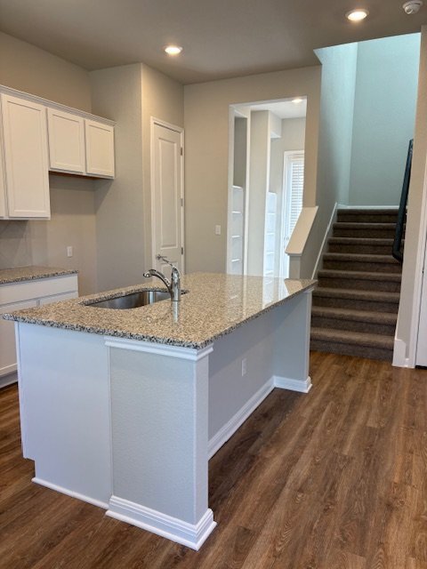 Building Photo - 1020 Vista View Dr