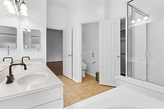 Building Photo - 15323 Redbud Berry Way