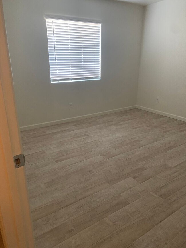 Building Photo - Chevelon