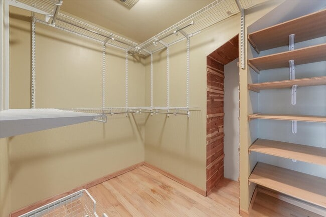 Building Photo - Modern and Sleek Three Bedroom Townhome!