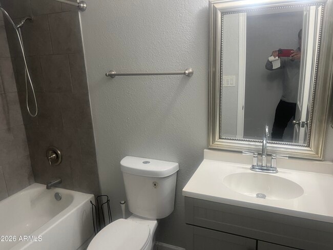 Building Photo - 5406 S Hazelton Ln