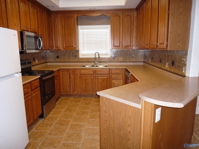 Building Photo - 16656 Bellewood Dr