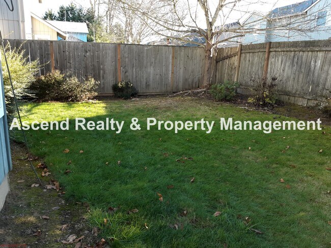 Building Photo - 3 Bed on CuldeSac Close to Intel, Orenco S...