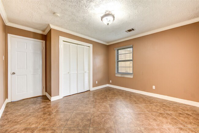 Building Photo - 9922 Carmalee St