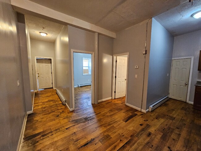 Building Photo - 782 Hallett St