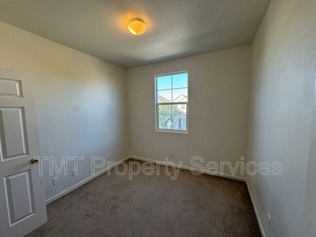 Building Photo - 3066 Staysail St