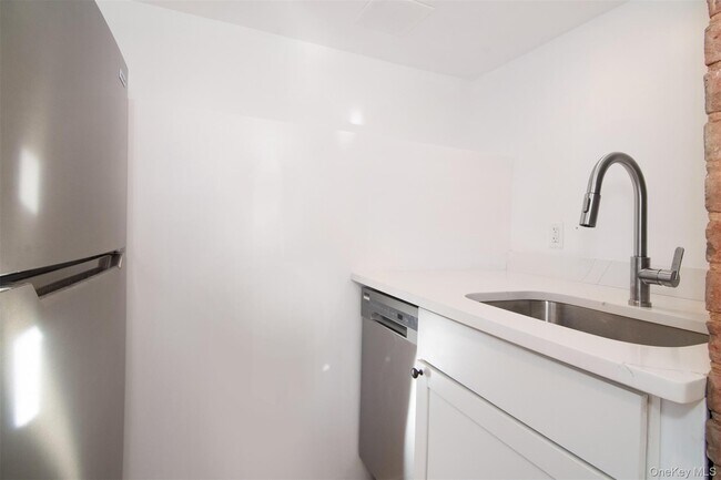 Building Photo - 9 N Buckhout St