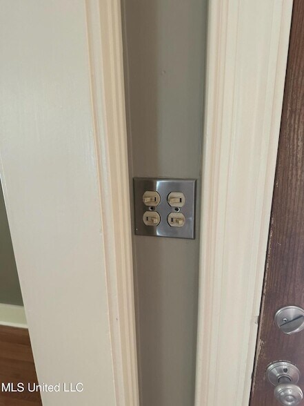 Building Photo - 3564 Cowan Pl