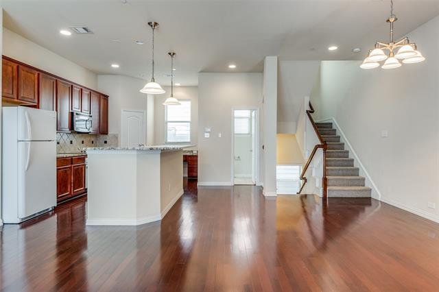 Building Photo - 2326 Stutz Dr