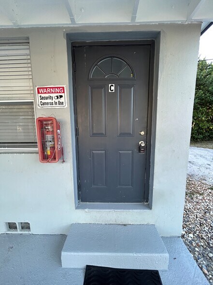 Building Photo - 901 S N St