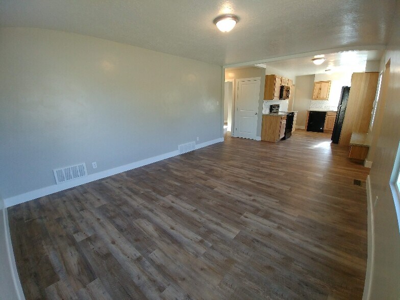 Building Photo - 383 E 400 N