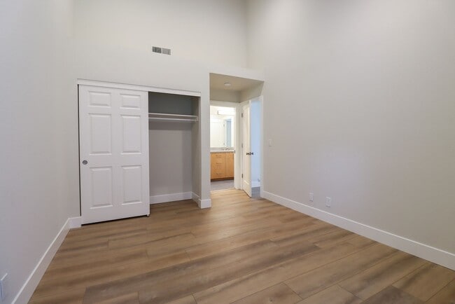 Building Photo - FULLY RENOVATED 3 BEDROOM, 2 BATHROOM TOWN...