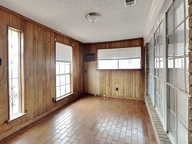 Building Photo - 7105 Rolling Fork Dr