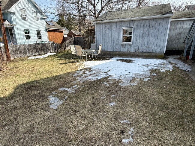 Building Photo - 45 Aspen St