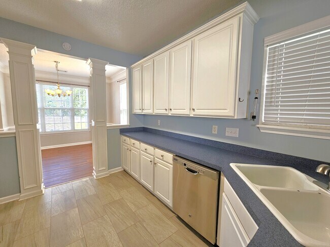 Building Photo - 127 Cirrus Ct