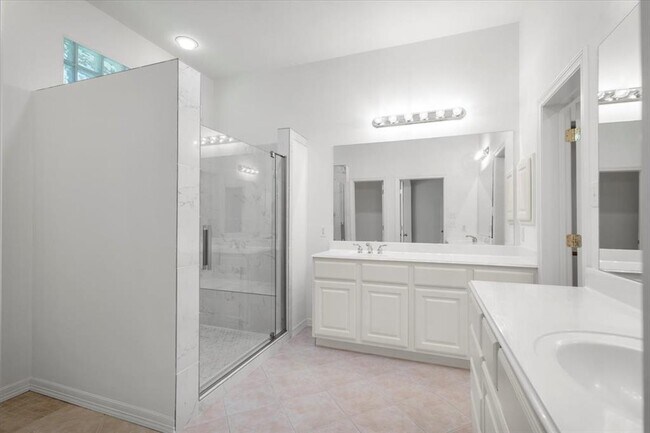 Building Photo - 2127 Clear Lake Pl