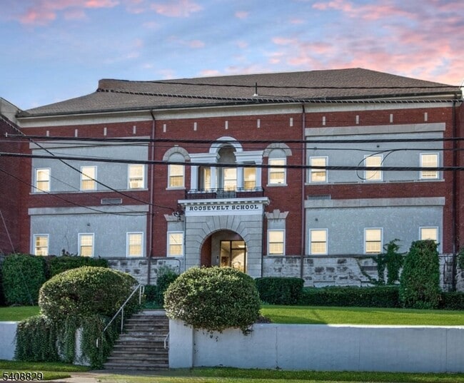 Building Photo - 103 Park Ave