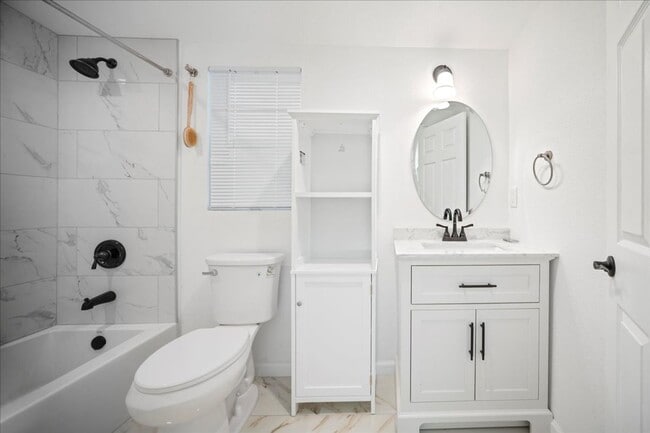 Building Photo - 1 Bed, 1 Bath in Carmel Valley DUPLEX