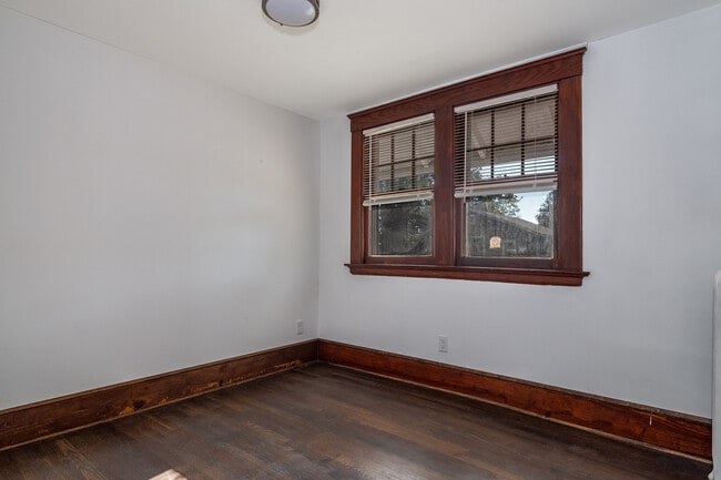 Building Photo - 18 Graves Ave