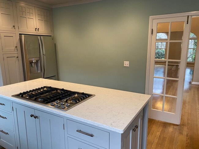 Building Photo - Amazing Irvington Charm - 3 bedroom Duplex...