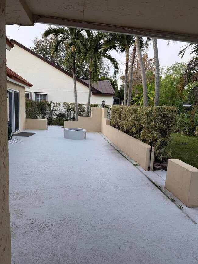 Building Photo - 1343 Lake Breeze Dr