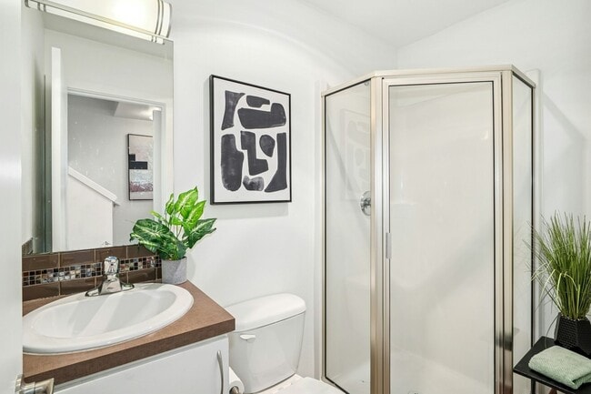 Building Photo - Columbia City Townhome