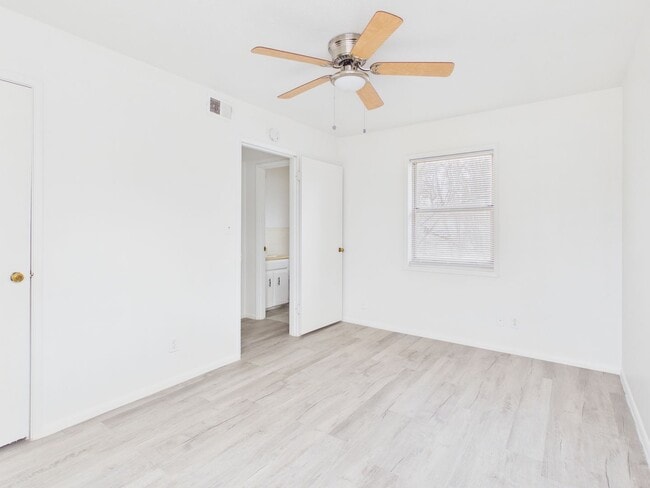 Building Photo - 3008 Westhaven Dr