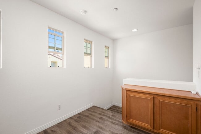 Building Photo - Upgraded Mission Valley 2 Bed 2.5 Bath at the Terraces of Escala! Small Pet OK!