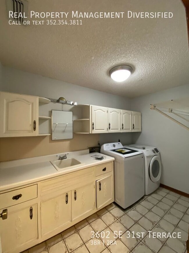 Building Photo - 3602 SE 31st Terrace