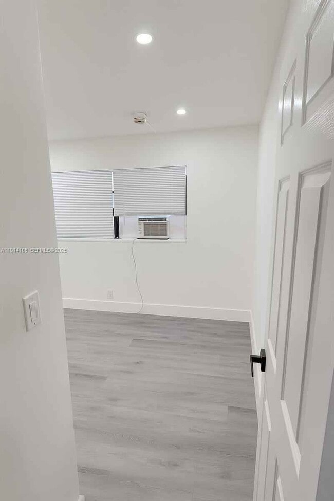 Building Photo - 417 NW 2nd Ave