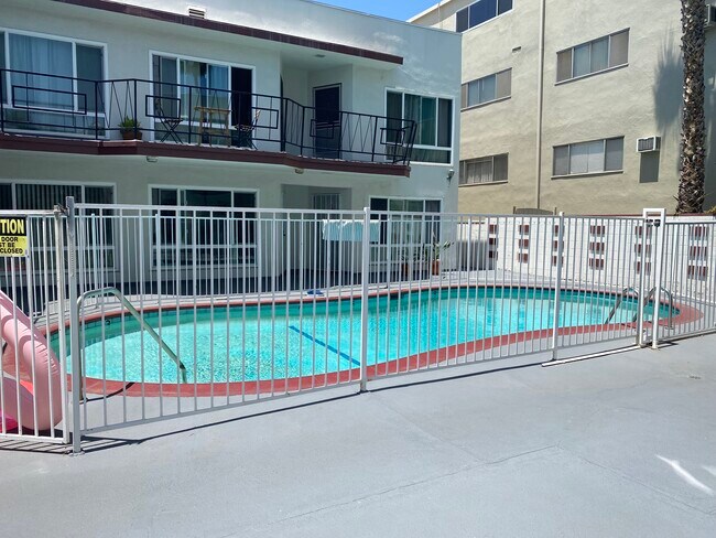 Pool - 1537 N Laurel Ave