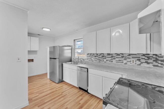 Building Photo - Spacious 3BR Ranch on Over Half an Acre in Seneca! $1,700/mo rent