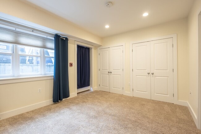 Building Photo - Lovely 1 BR + 1 Den/2 BA Condo in Mt Vernon Square!