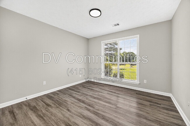 Building Photo - 140 Coach Dr