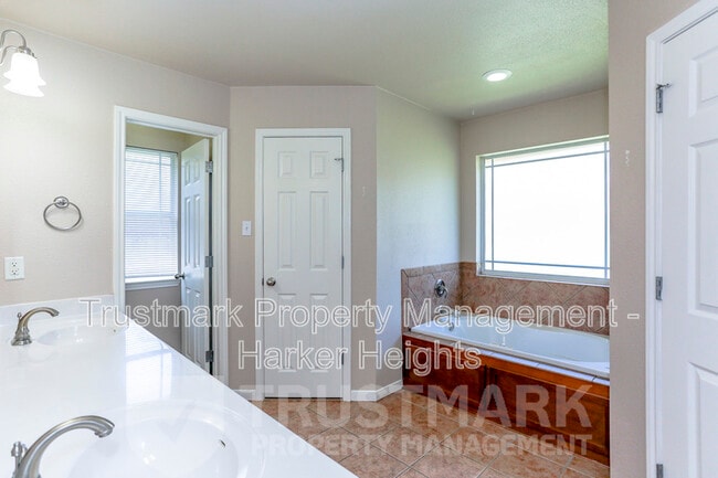 Building Photo - 1705 Indian Camp Trail