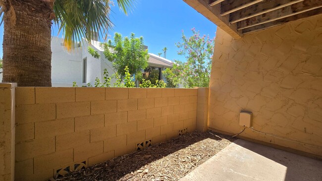 Building Photo - Pleasant 2b/2ba Condo in Wonderful South S...