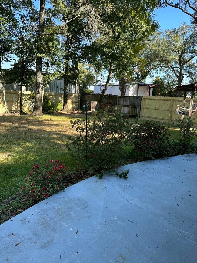 Building Photo - 202 Spencer Pl