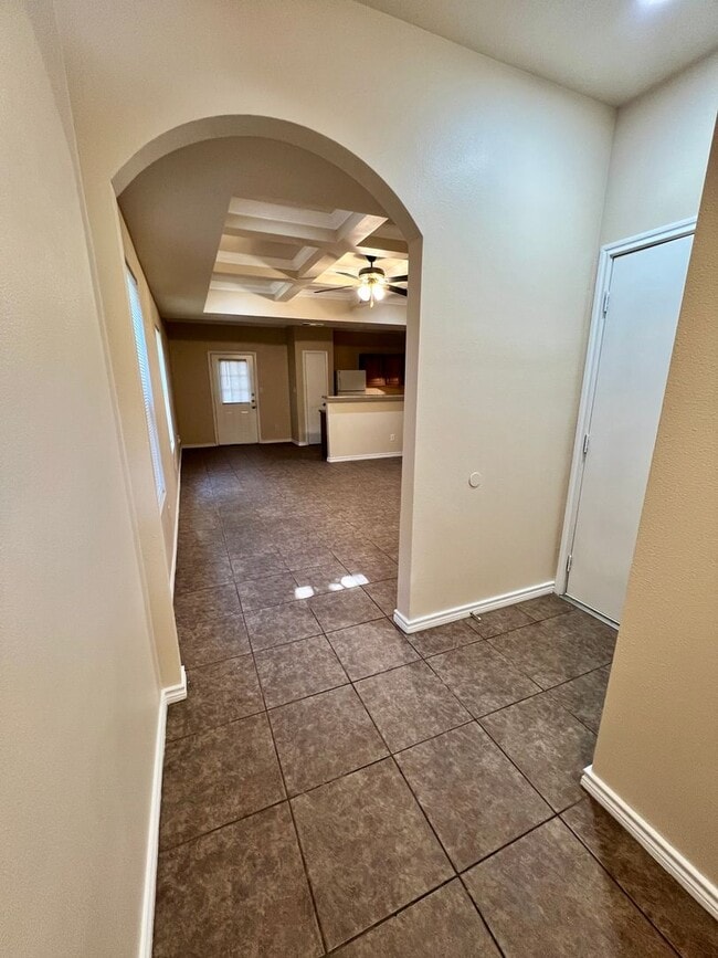 Building Photo - Beautiful Town Home in the Heart of San Antonio