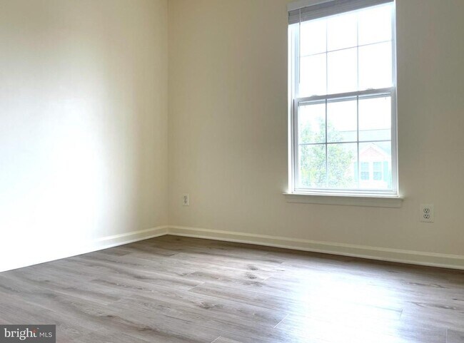 Building Photo - 2540 Banshire Dr