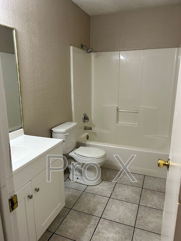 Building Photo - 1605 Juniper Cir