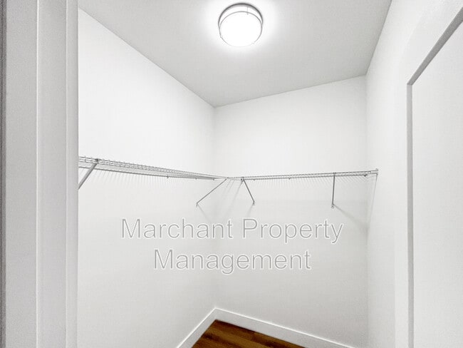 Building Photo - 7 20th St