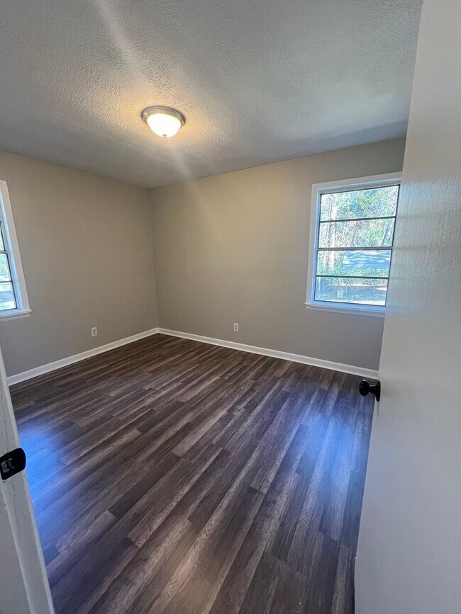 Building Photo - 6122 Southridge Dr