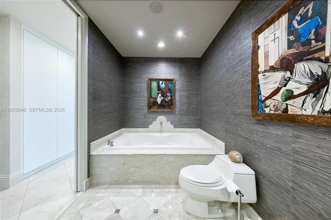 Building Photo - 100 South Pointe Dr