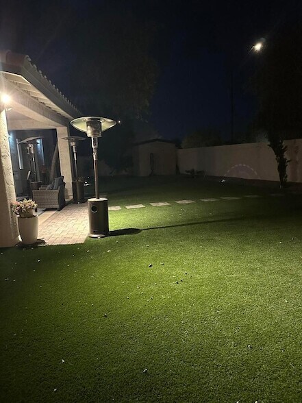 Building Photo - 6424 N Florence Ave