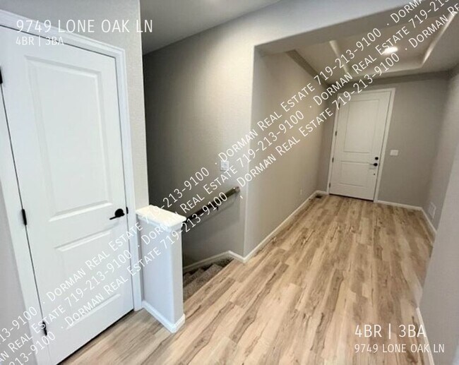 Building Photo - 9749 Lone Oak Ln