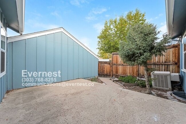 Building Photo - 2-Bedroom Home with Modern Amenities and C...